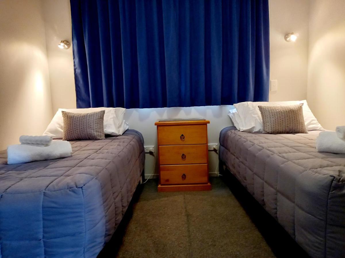 Academy Lodge Motel Ashburton Bagian luar foto