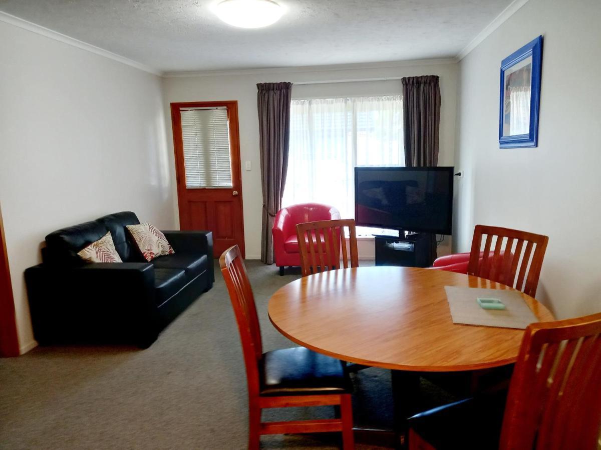 Academy Lodge Motel Ashburton Bagian luar foto