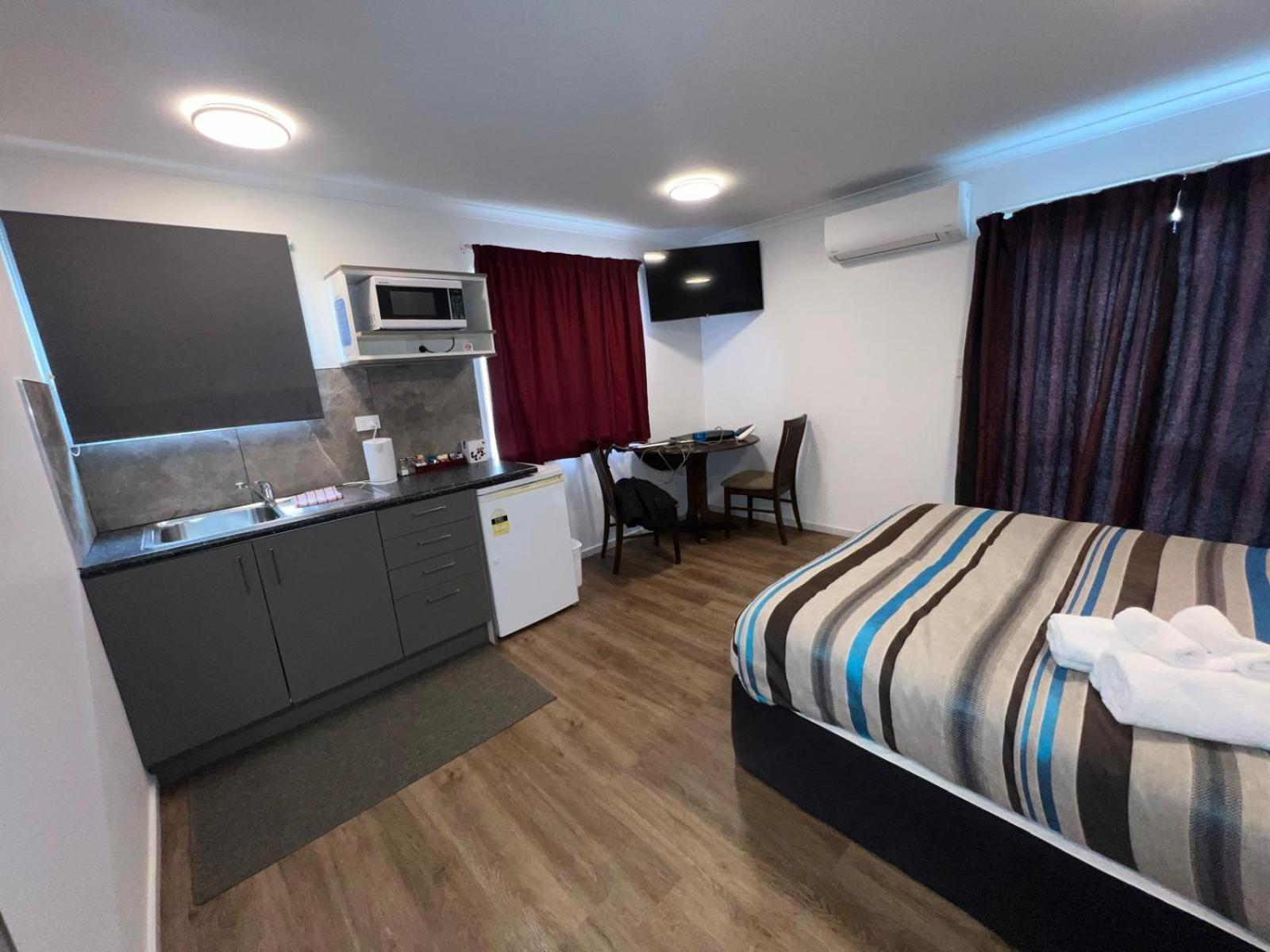 Academy Lodge Motel Ashburton Bagian luar foto