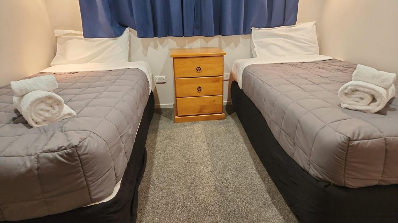 Academy Lodge Motel Ashburton Bagian luar foto