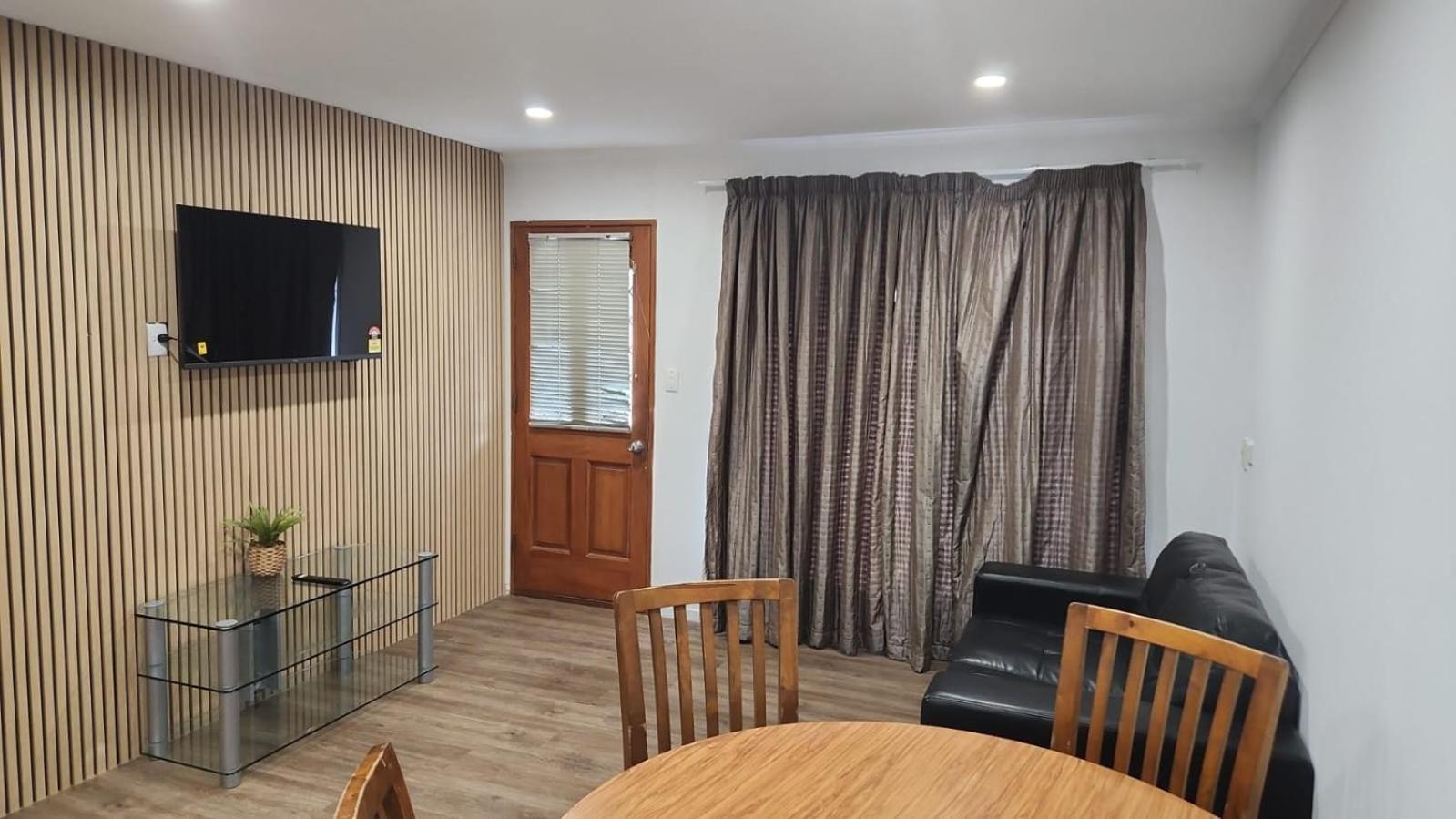 Academy Lodge Motel Ashburton Bagian luar foto