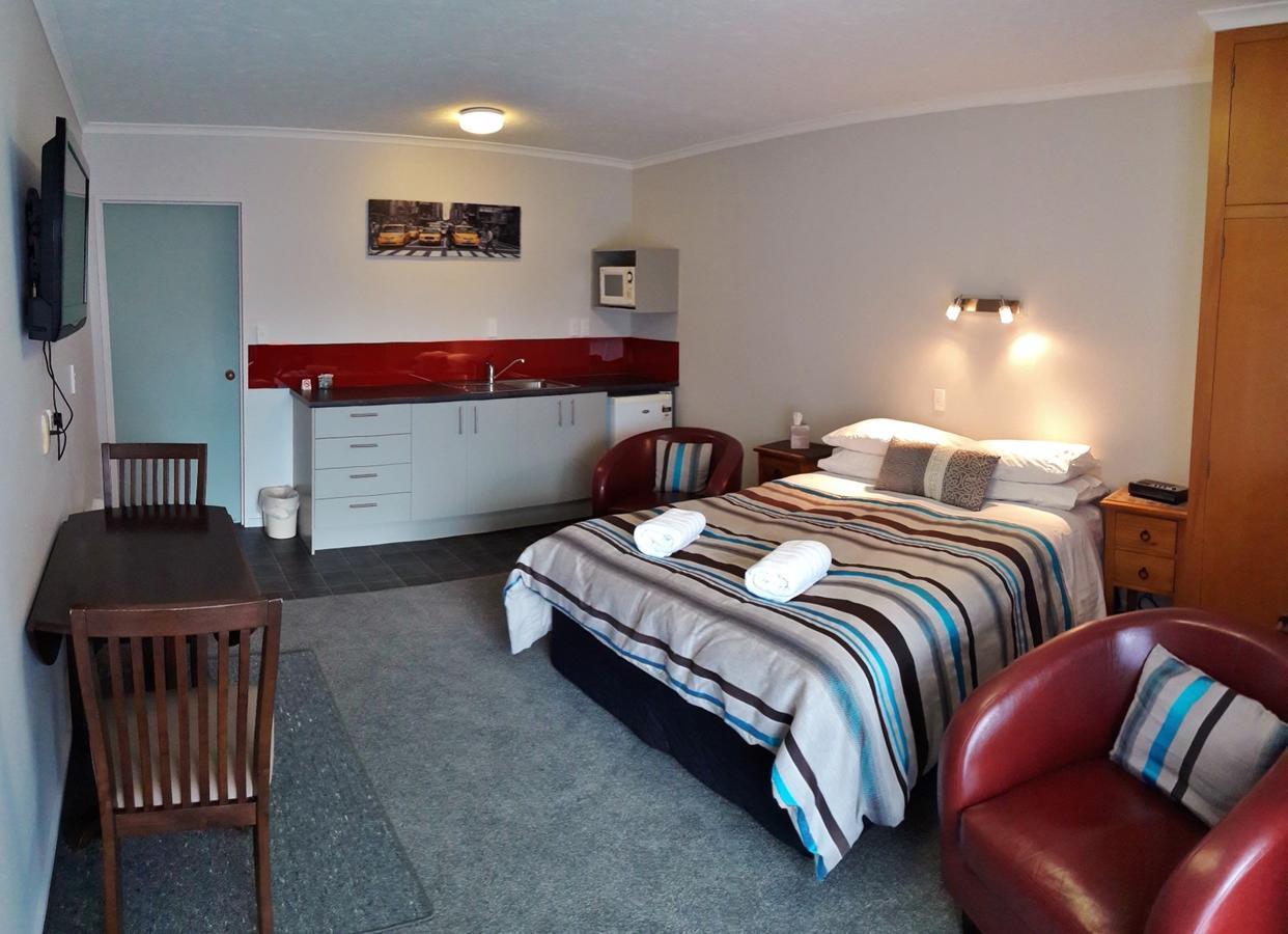Academy Lodge Motel Ashburton Bagian luar foto